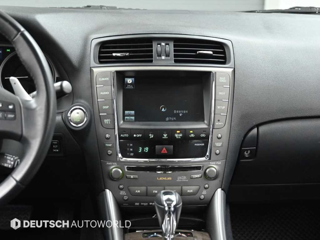 Lexus IS — photo 14