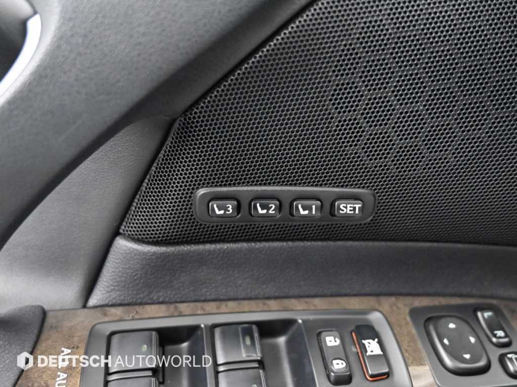 Lexus IS — photo 16