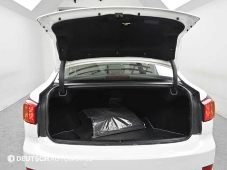 Lexus IS — photo 19