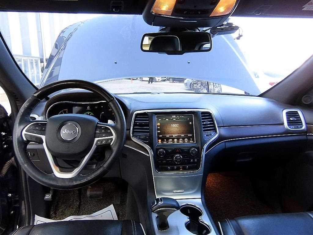 Jeep Cherokee — photo 07