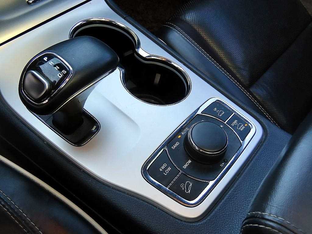 Jeep Cherokee — photo 10
