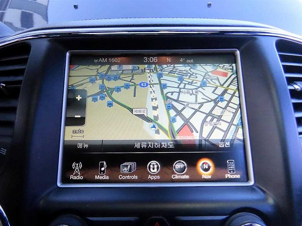 Jeep Cherokee — photo 12