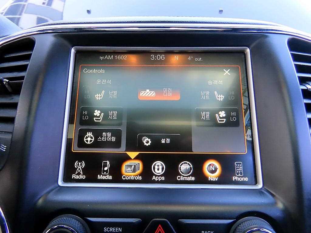 Jeep Cherokee — photo 13