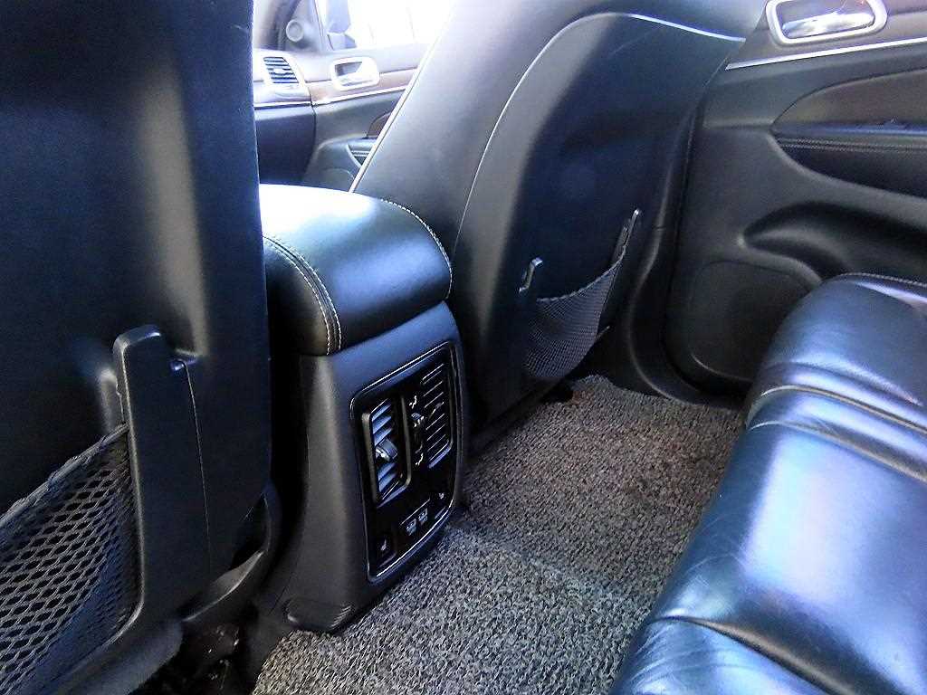 Jeep Cherokee — photo 16