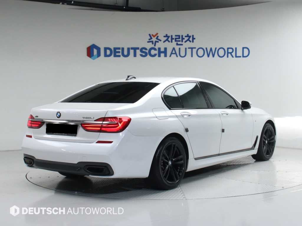 BMW 7-Series — photo 02