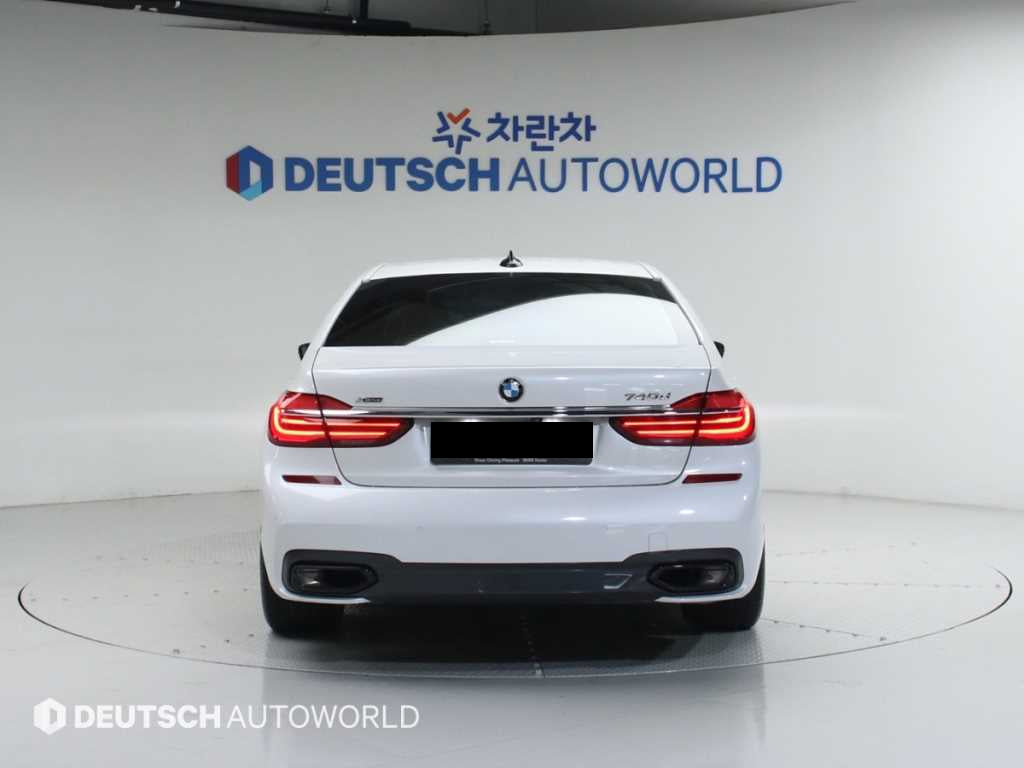 BMW 7-Series — photo 04
