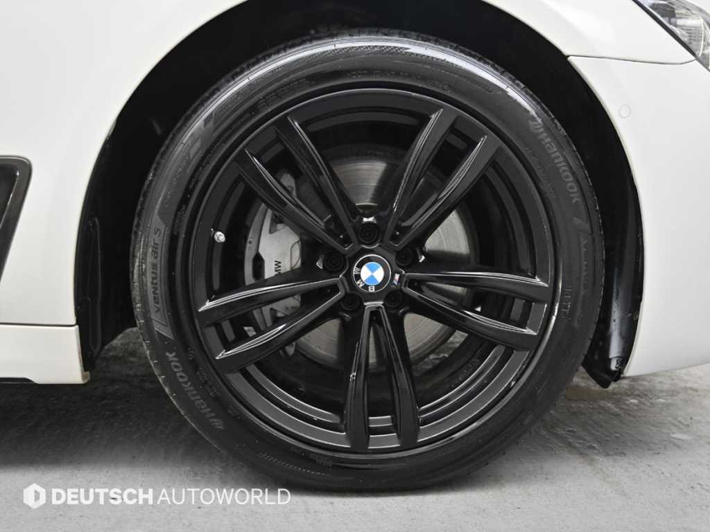 BMW 7-Series — photo 05