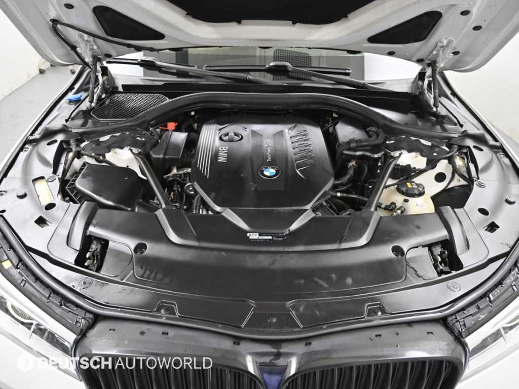 BMW 7-Series — photo 06
