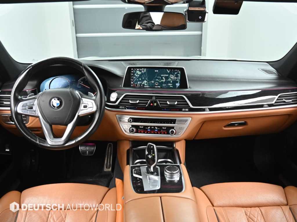 BMW 7-Series — photo 07