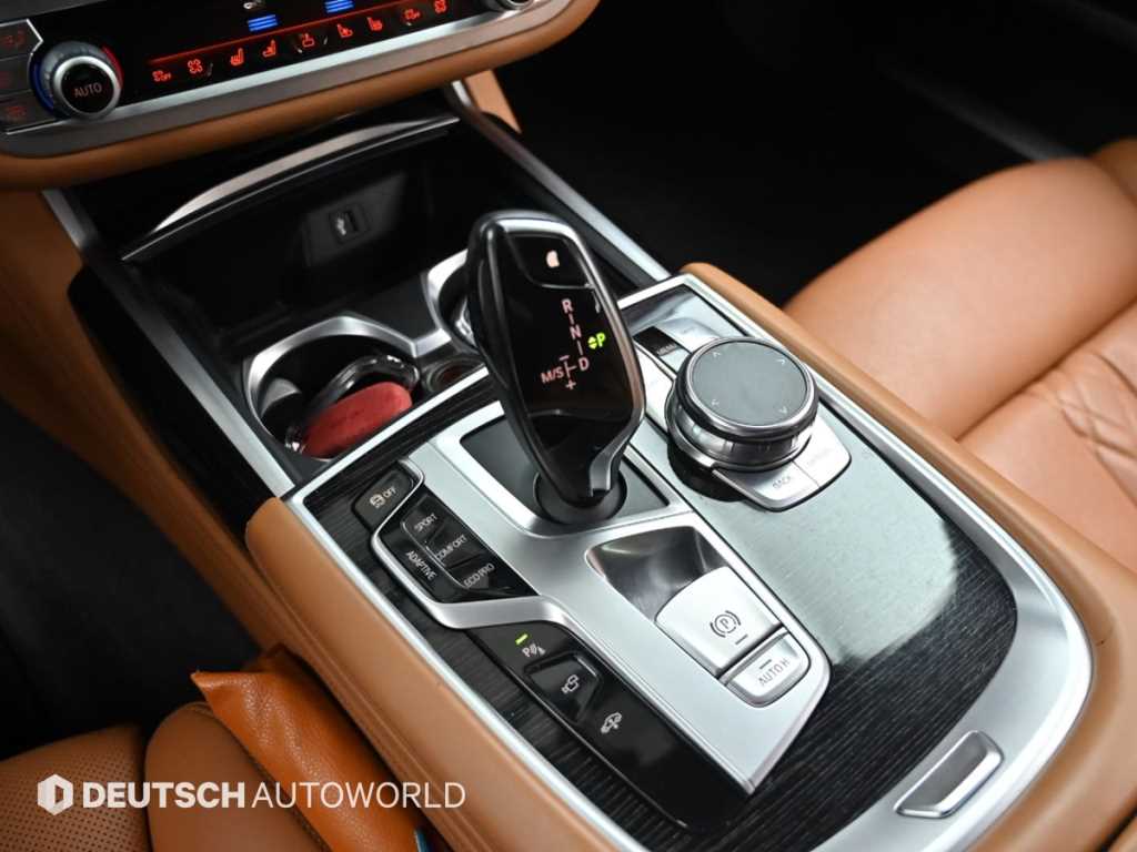 BMW 7-Series — photo 09