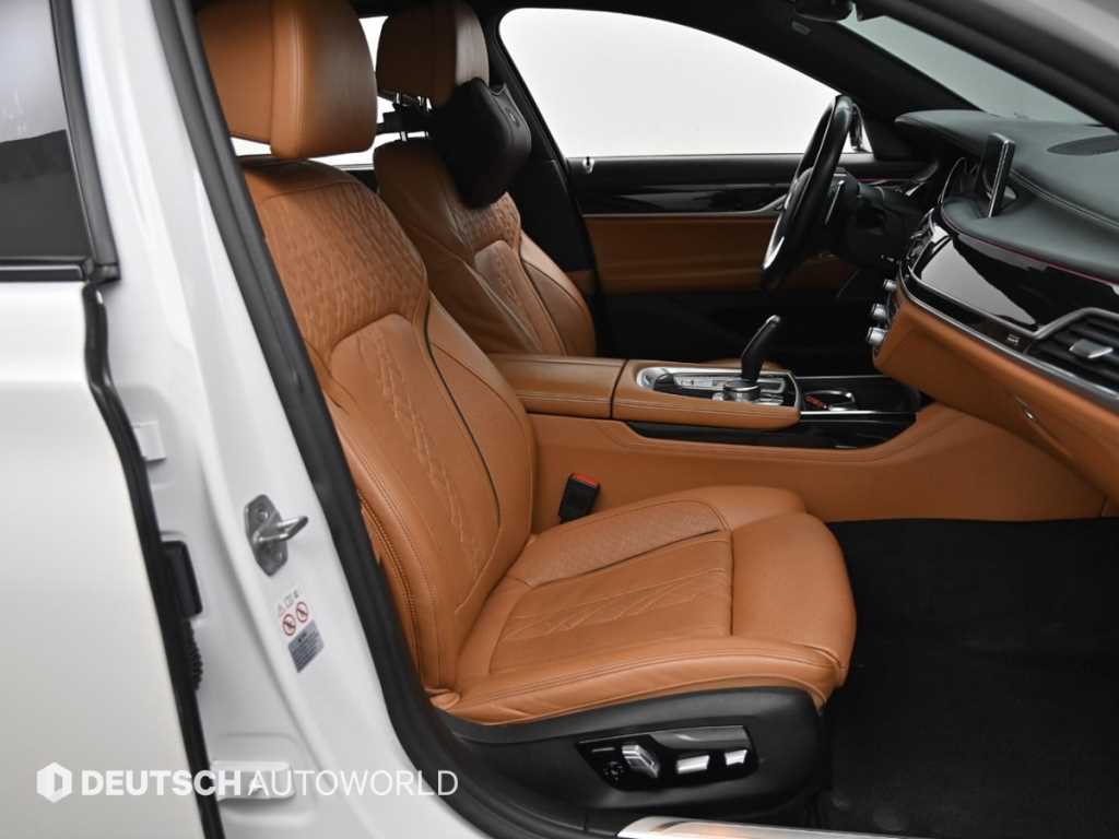BMW 7-Series — photo 10