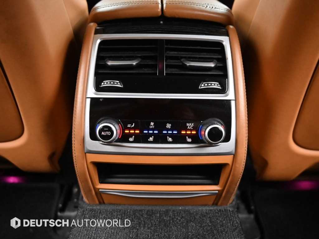 BMW 7-Series — photo 16