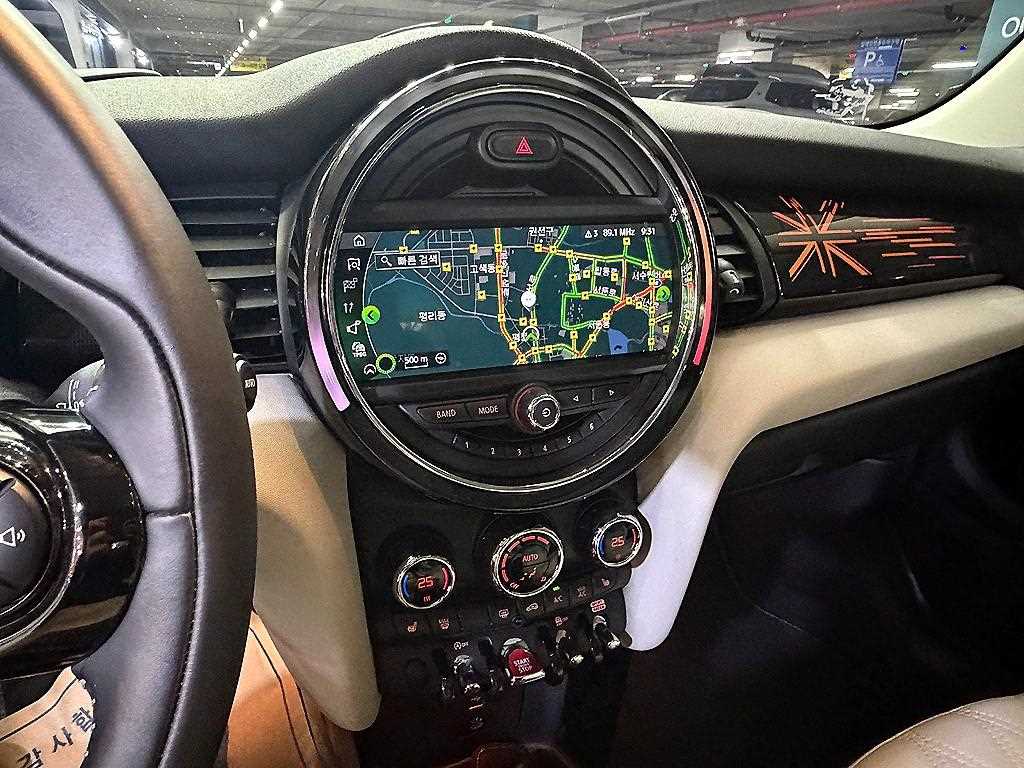Mini Cooper — photo 11
