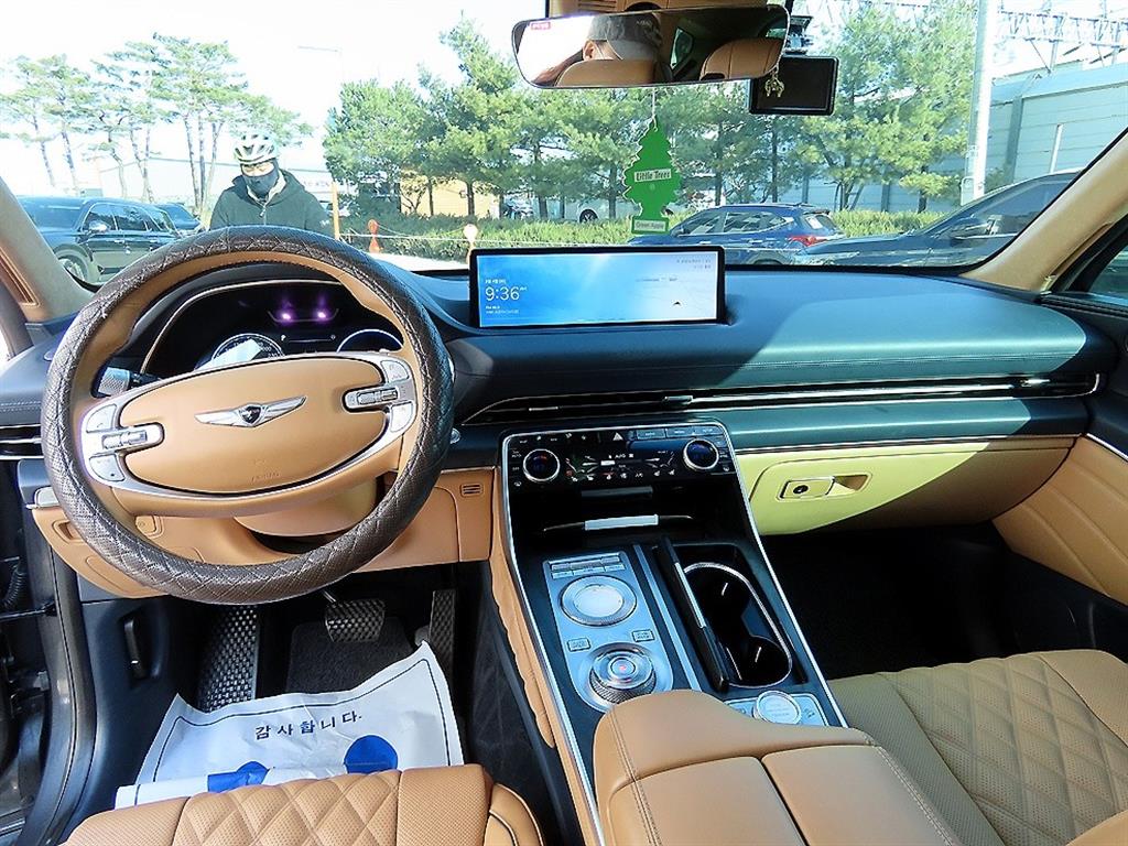 Genesis GV80 — photo 07
