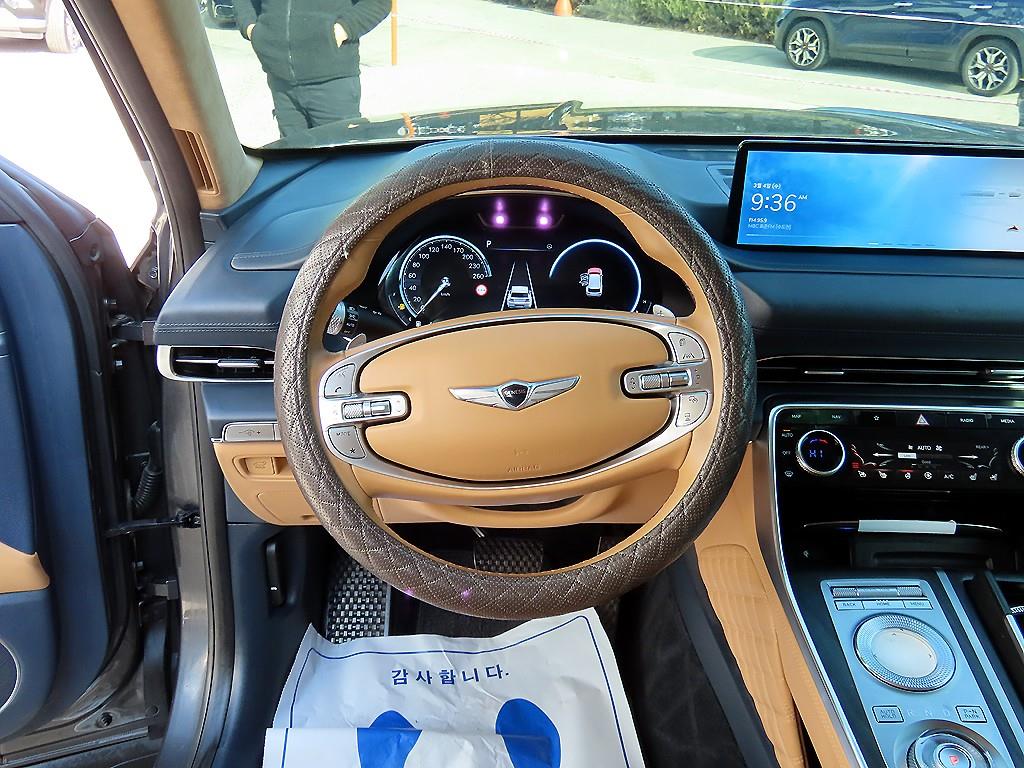 Genesis GV80 — photo 08