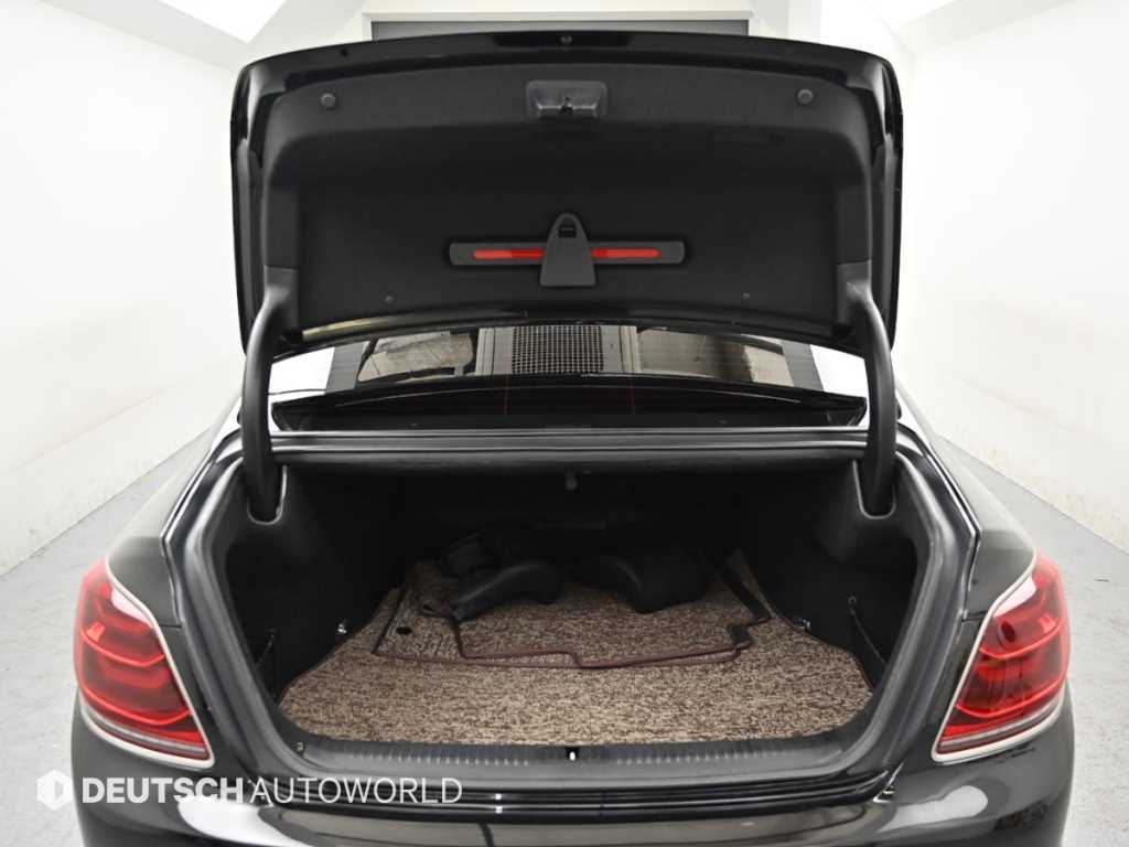 Kia K9 — photo 19