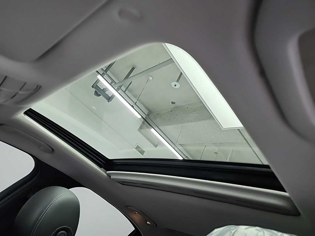 Mercedes-Benz C-Class — photo 13
