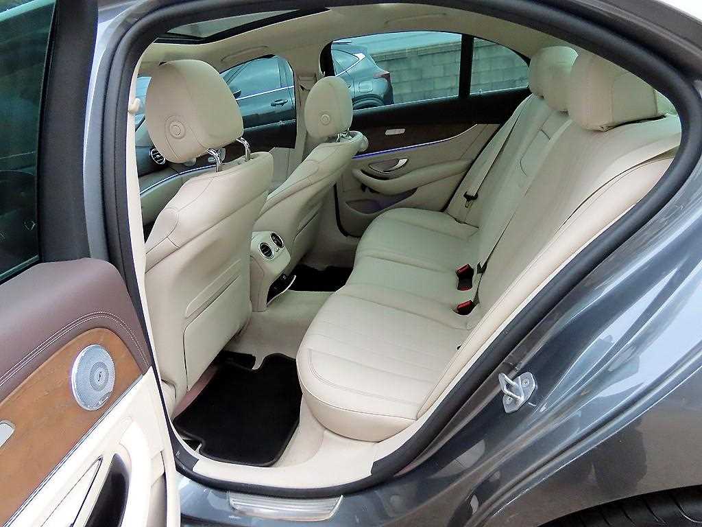 Mercedes-Benz E-Class — photo 06