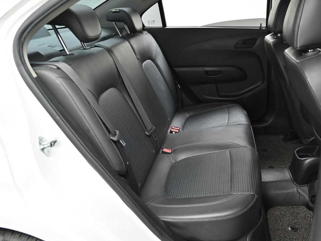 CHEVROLET Aveo — photo 12