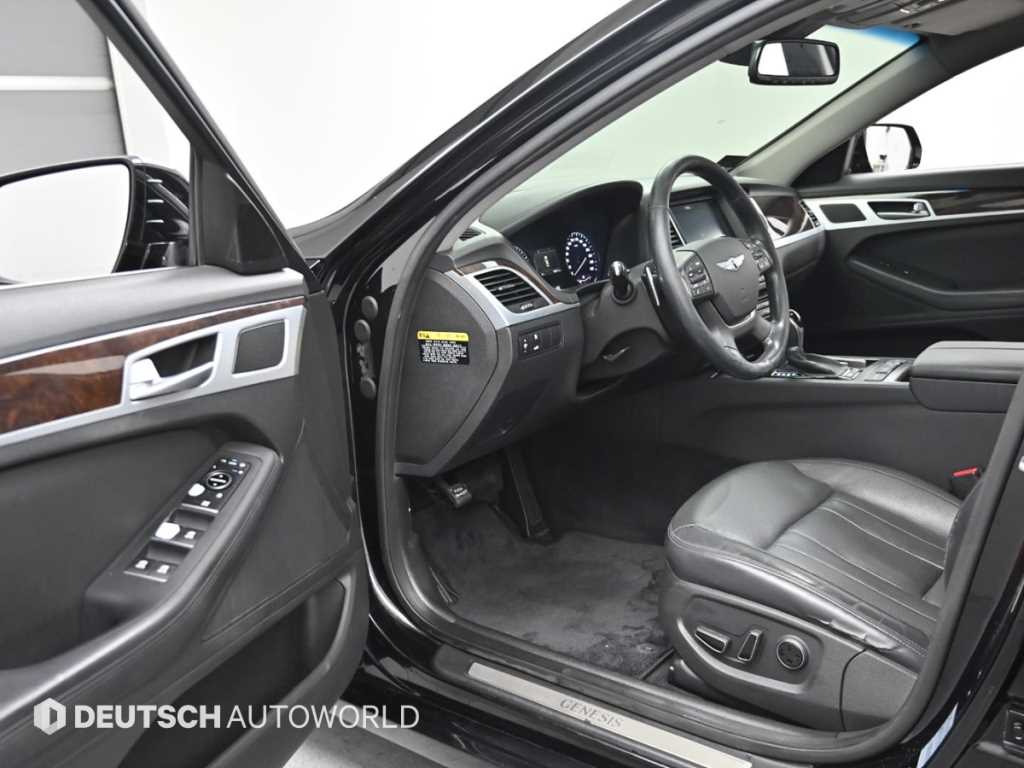 Hyundai Genesis — photo 11