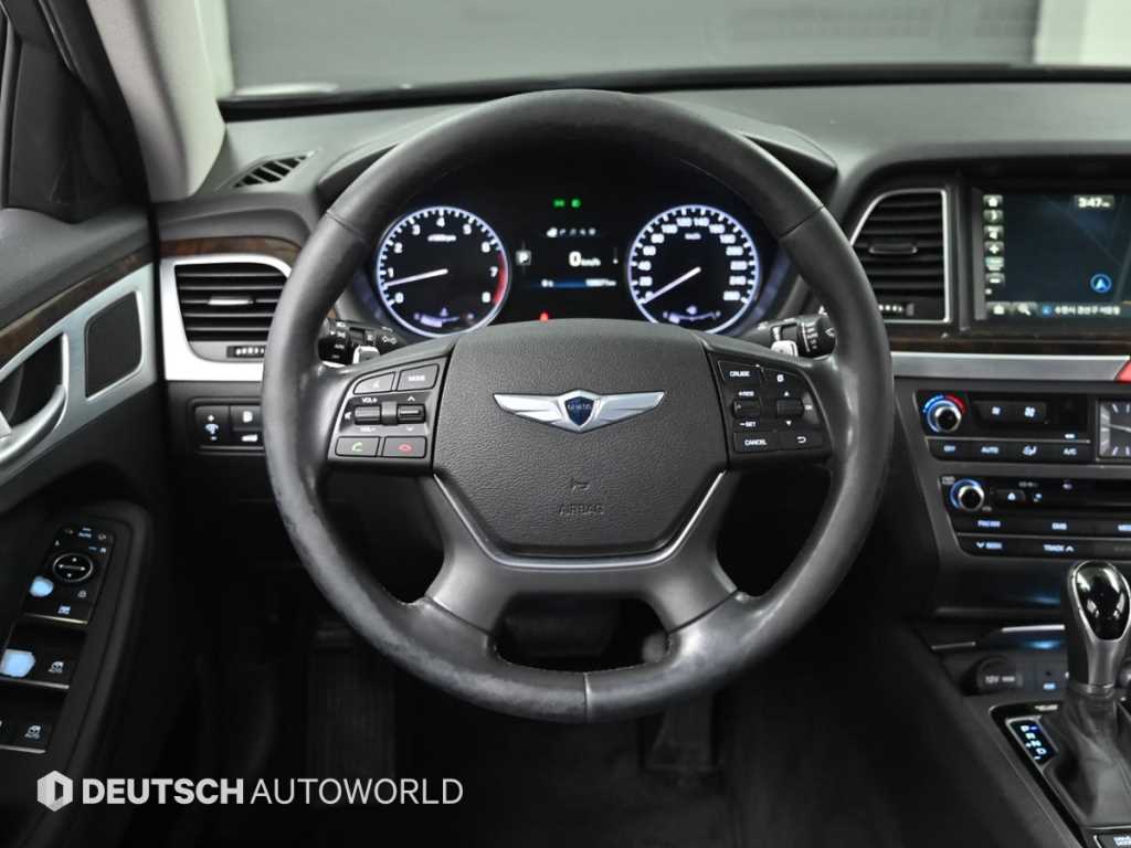 Hyundai Genesis — photo 13
