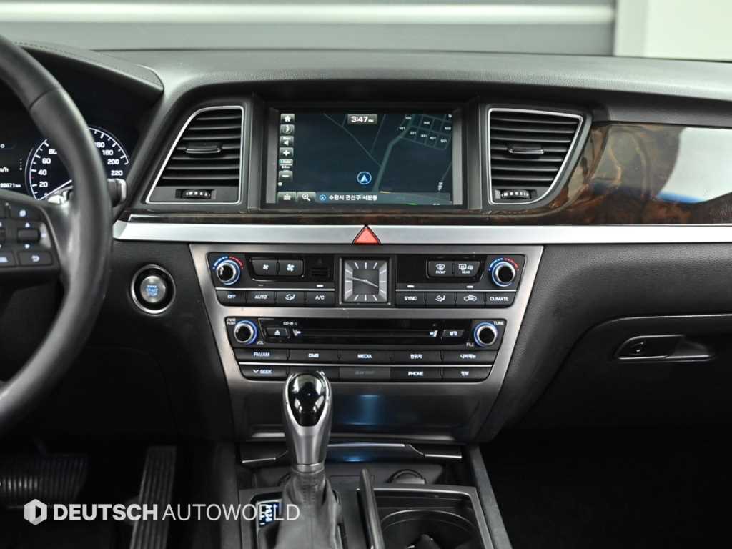 Hyundai Genesis — photo 14