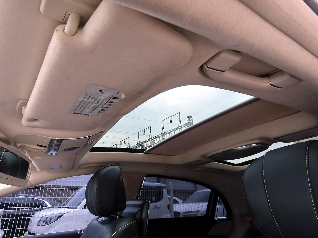 Mercedes-Benz S-Class — photo 17