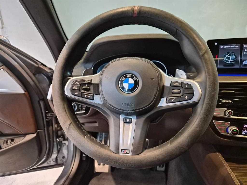 BMW 5-Series — photo 08