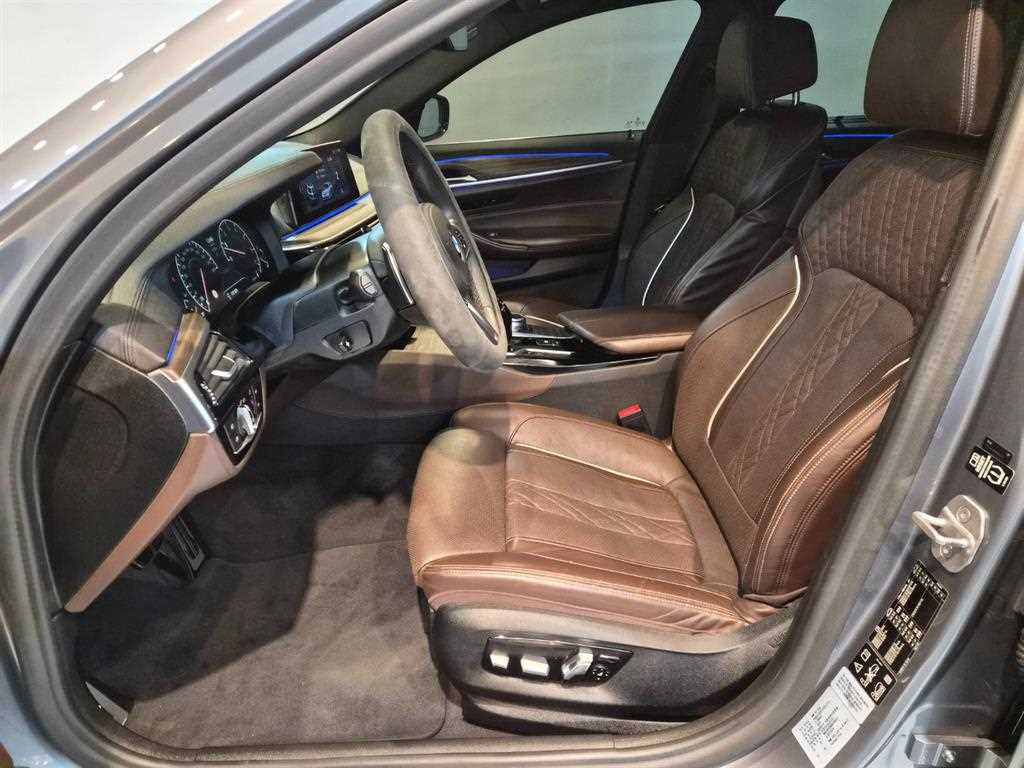 BMW 5-Series — photo 10