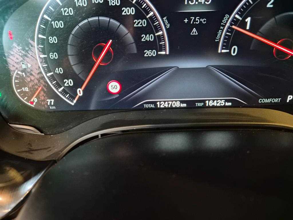 BMW 5-Series — photo 12