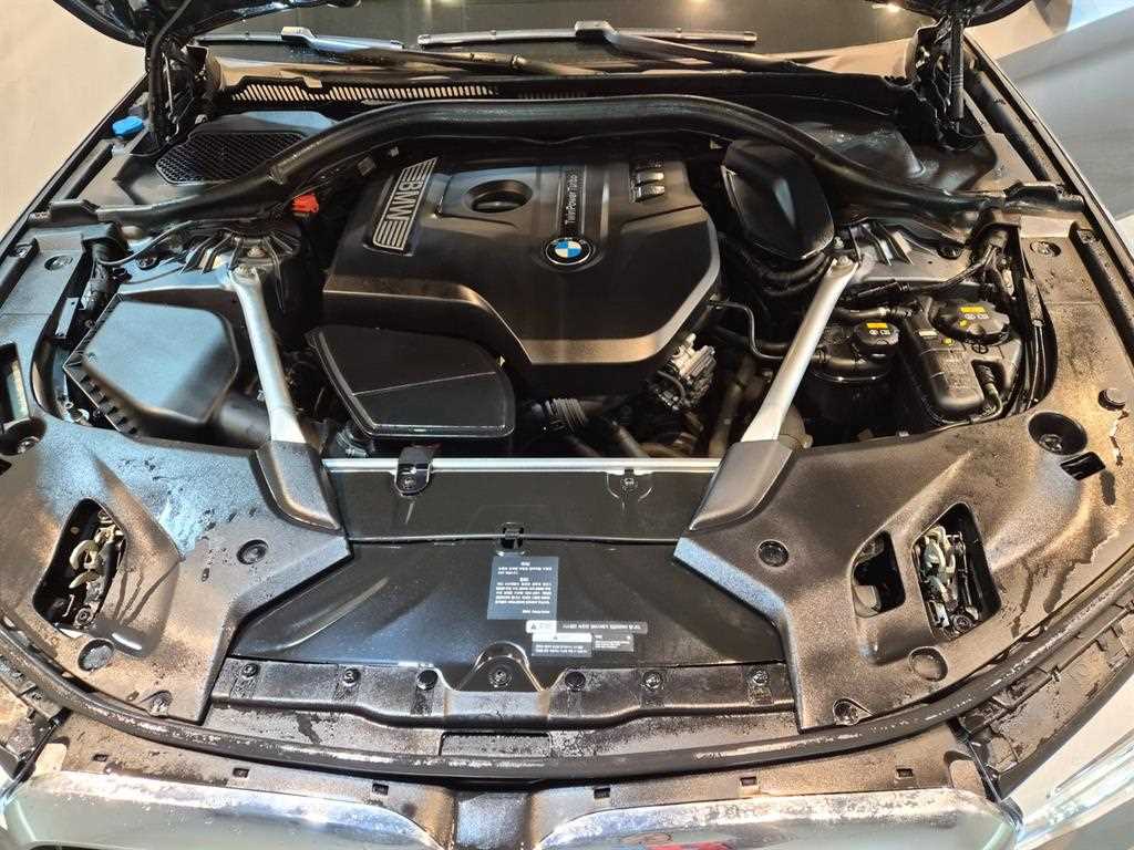 BMW 5-Series — photo 18