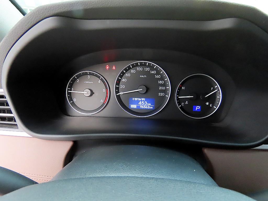 Hyundai Starex — photo 10