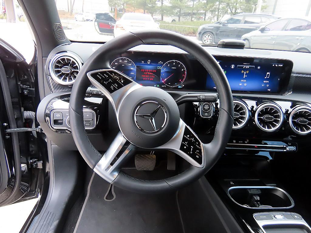 Mercedes-Benz A-Class — photo 08