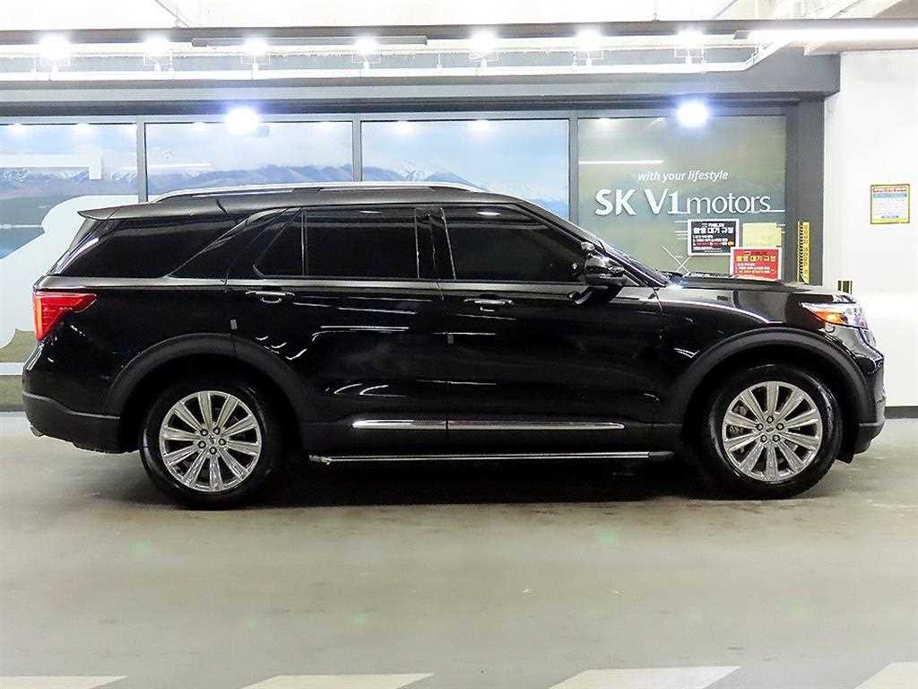 Ford Explorer — photo 04