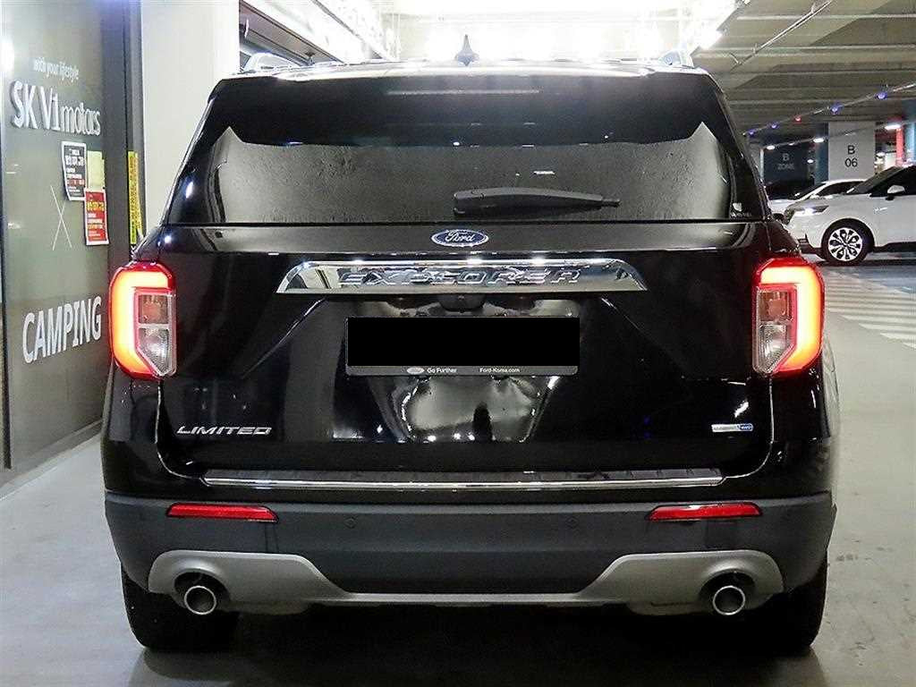 Ford Explorer — photo 06