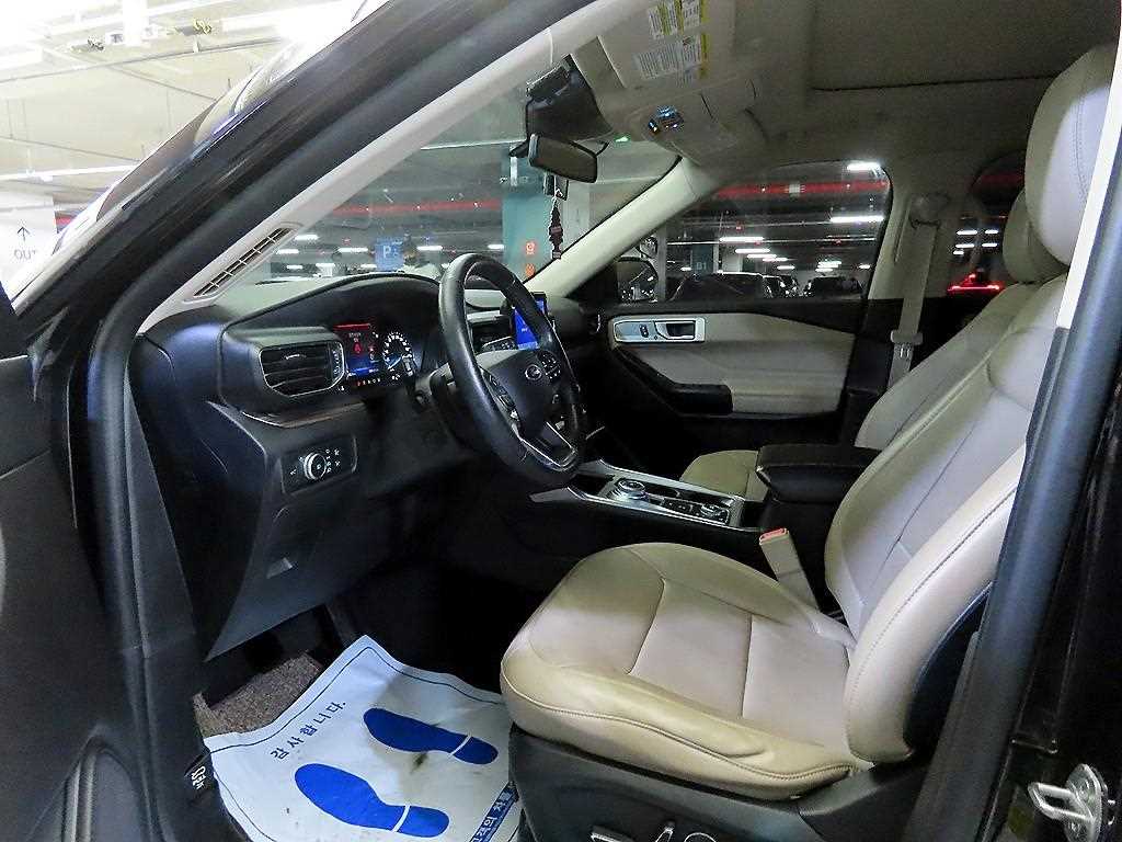 Ford Explorer — photo 07