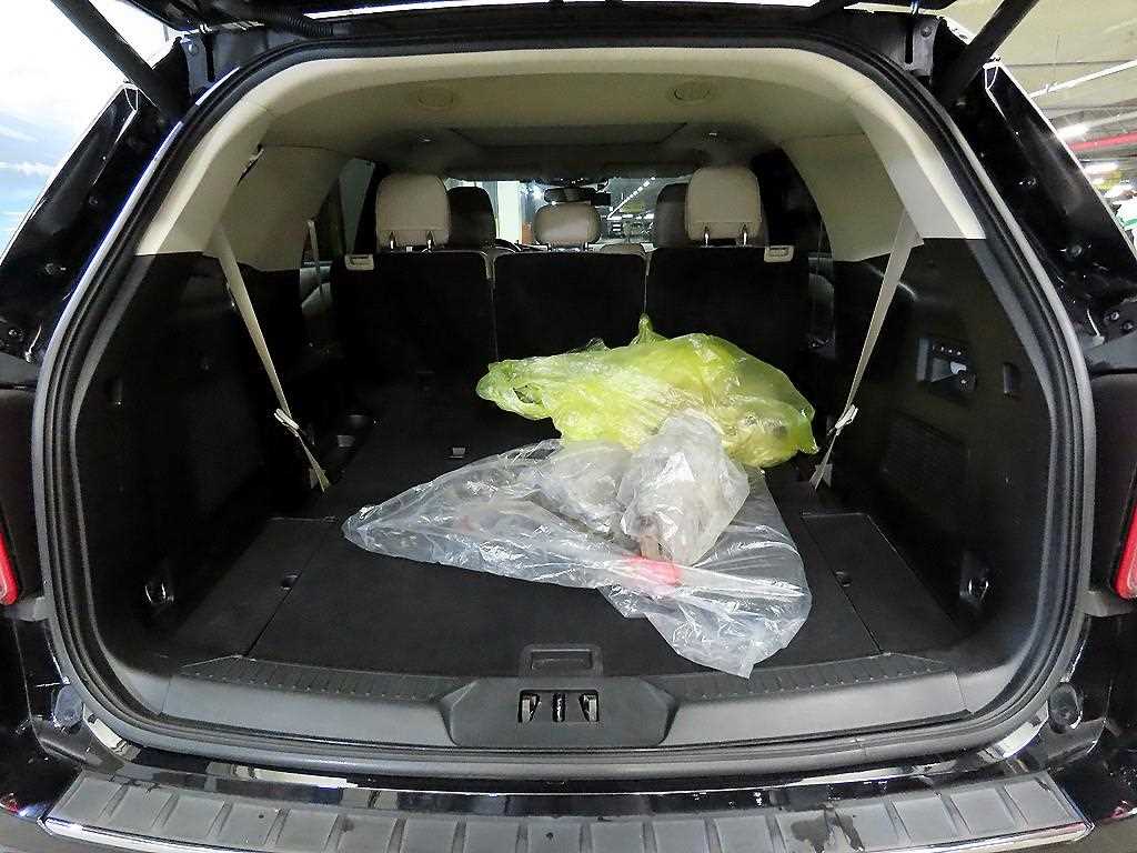 Ford Explorer — photo 16