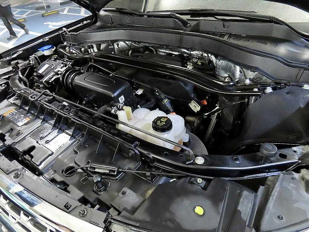 Ford Explorer — photo 19