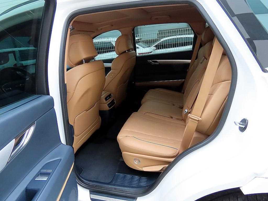 Genesis GV80 — photo 06
