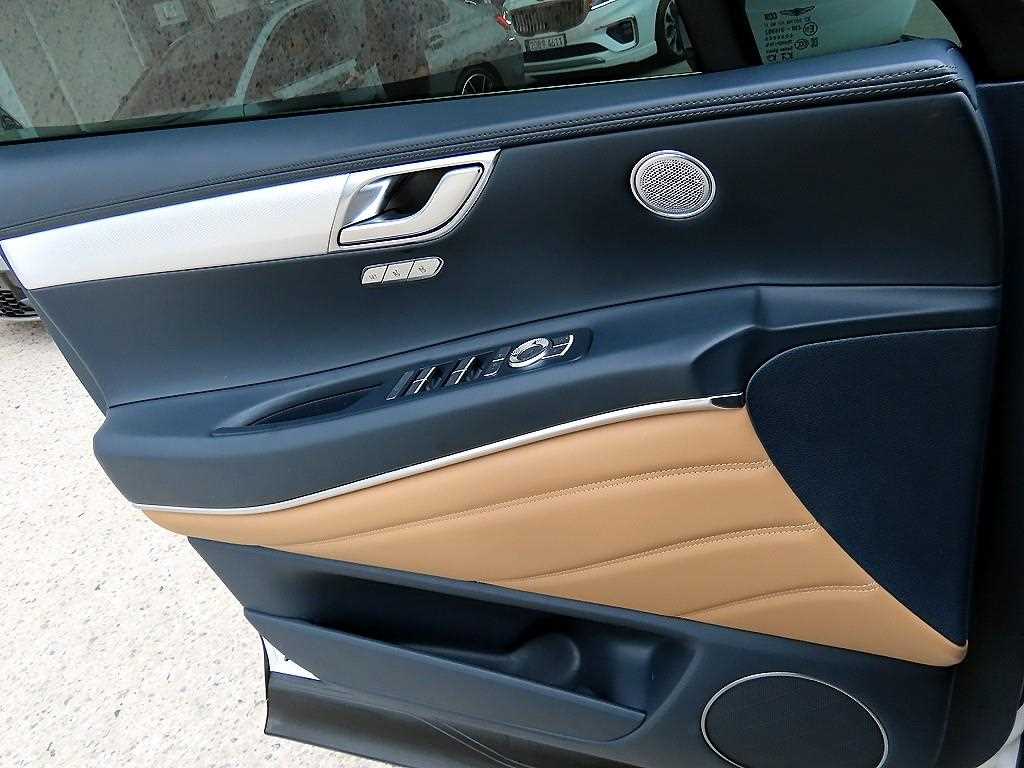 Genesis GV80 — photo 11