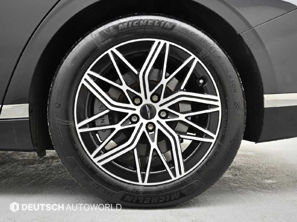 Genesis G90 — photo 05