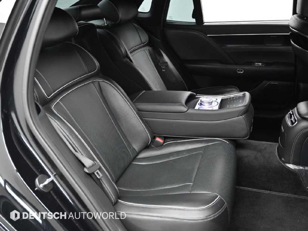 Genesis G90 — photo 12