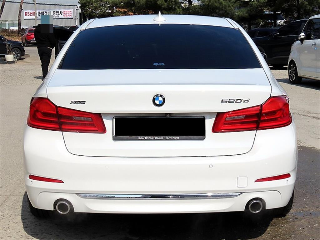 BMW 5-Series — photo 04
