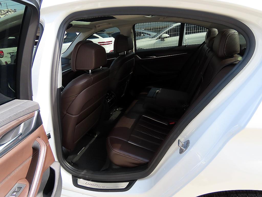BMW 5-Series — photo 06