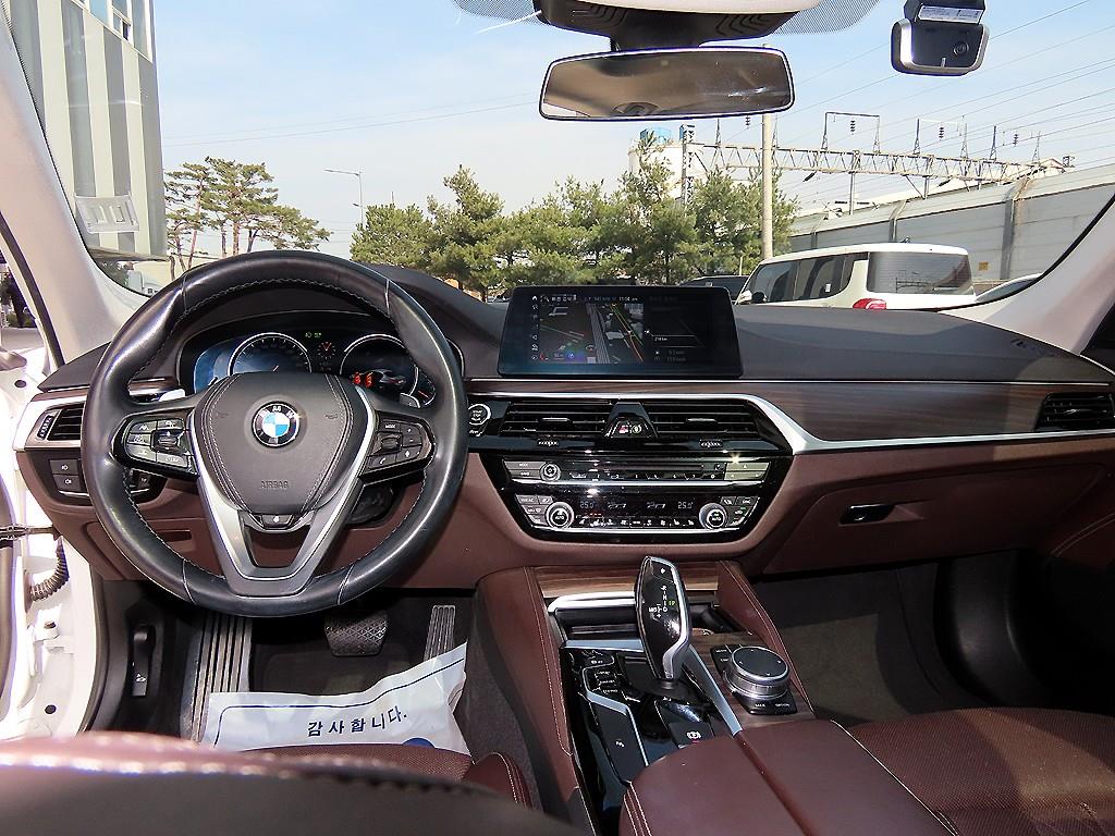 BMW 5-Series — photo 07