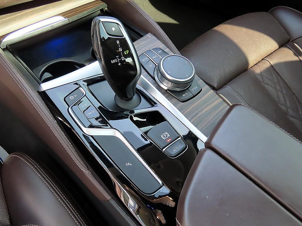 BMW 5-Series — photo 11