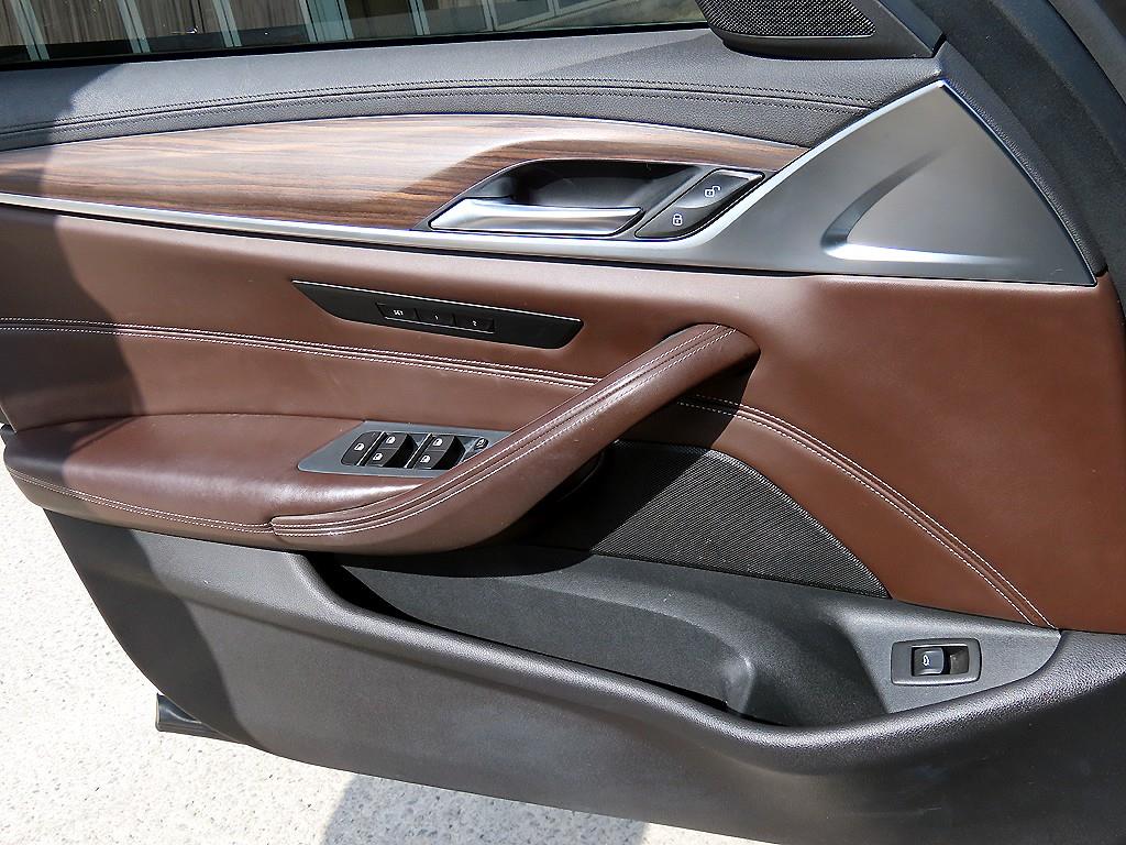 BMW 5-Series — photo 12