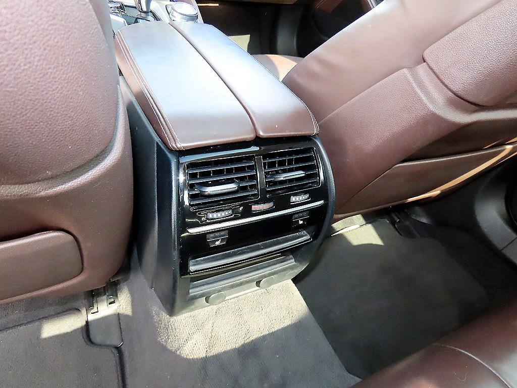 BMW 5-Series — photo 16