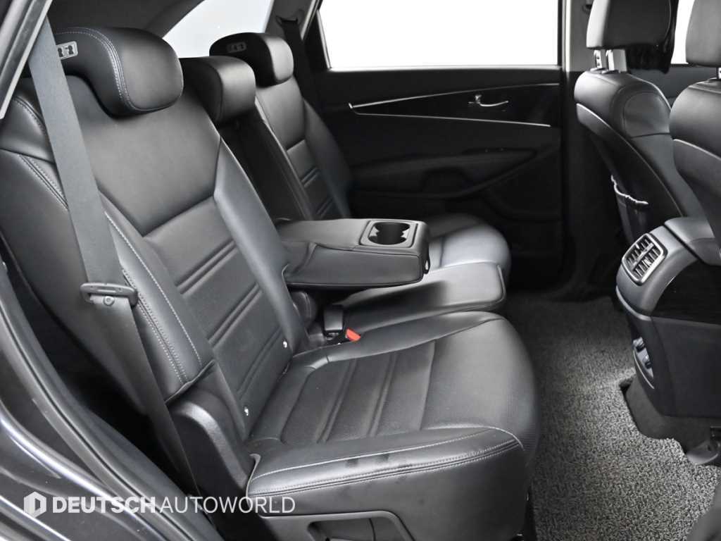 Kia Sorento — photo 12