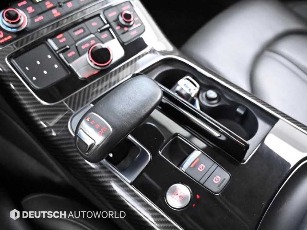 Audi A8 — photo 09